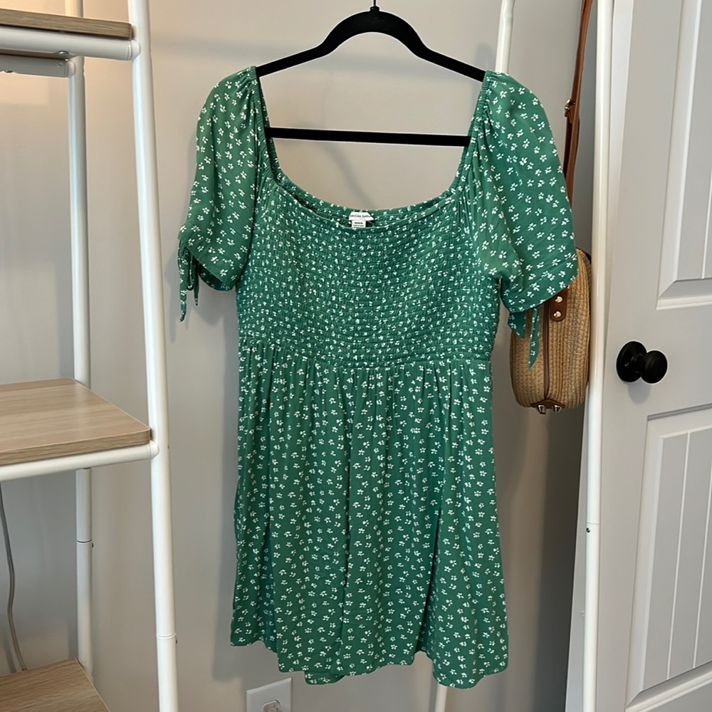 American Eagle | Green with floral print smocked baby doll dress